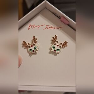 BETSEY JOHNSON Reindeer White Cat Stud Earrings NWT Original Christmas Box